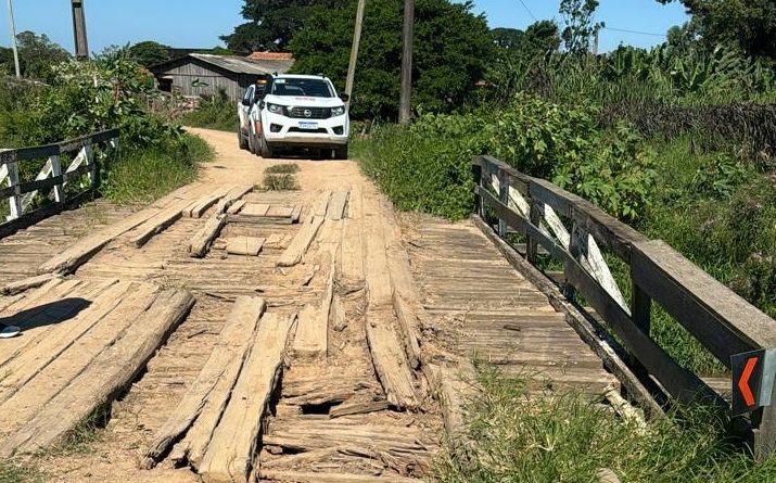 Read more about the article Ponte de madeira na Aggeu Medeiros é interditada