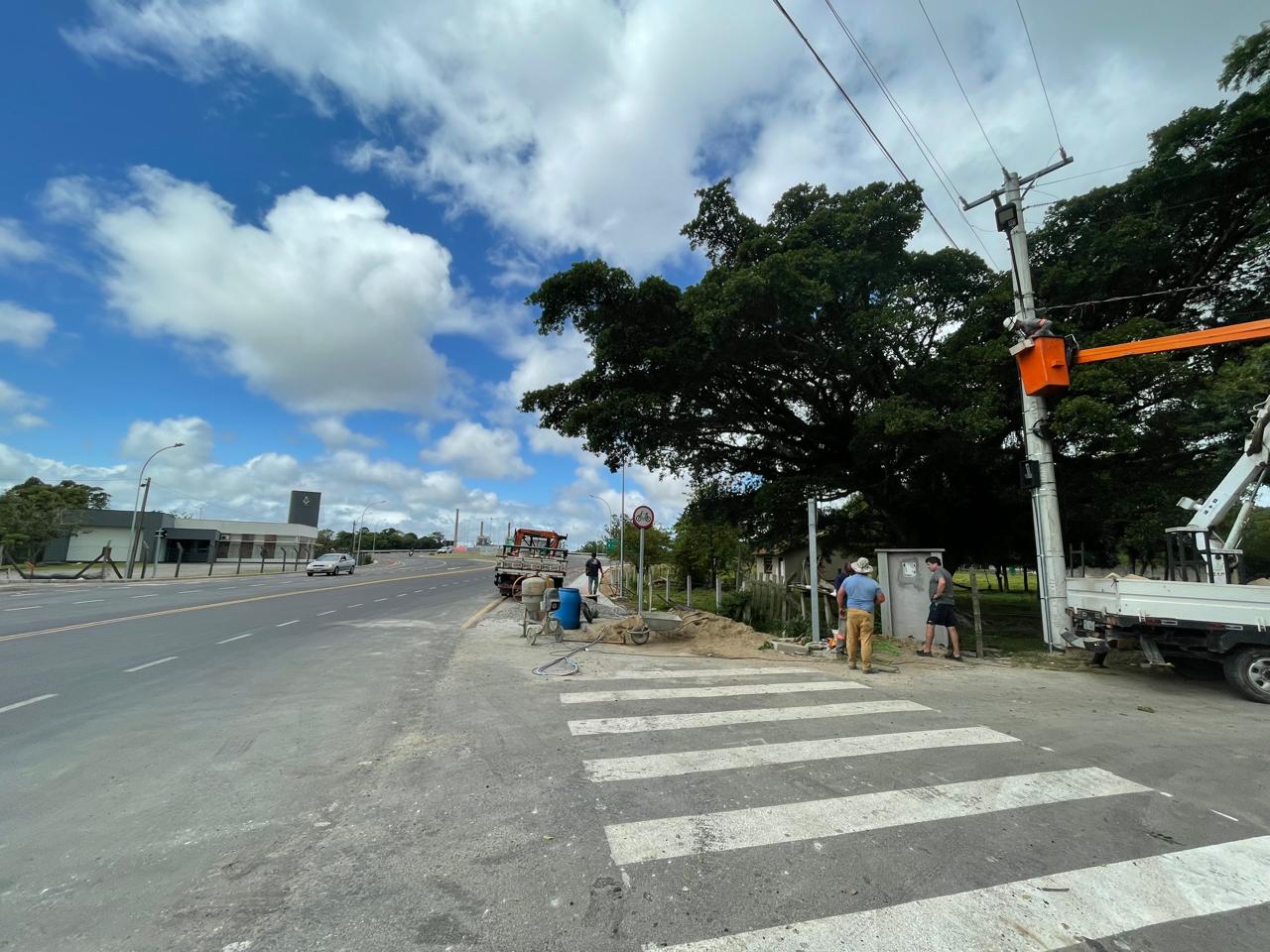 Read more about the article Ladrões furtam fiação elétrica do acesso sul da ponte Stélio Boabaid antes mesmo de ter sido ligada à rede